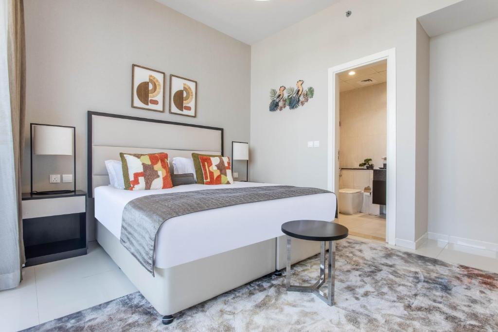 هتل چارمینگ اند کــوْزی وان بی اچ کی آپارتمان - Charming & Cozy 1-BHK Apartment