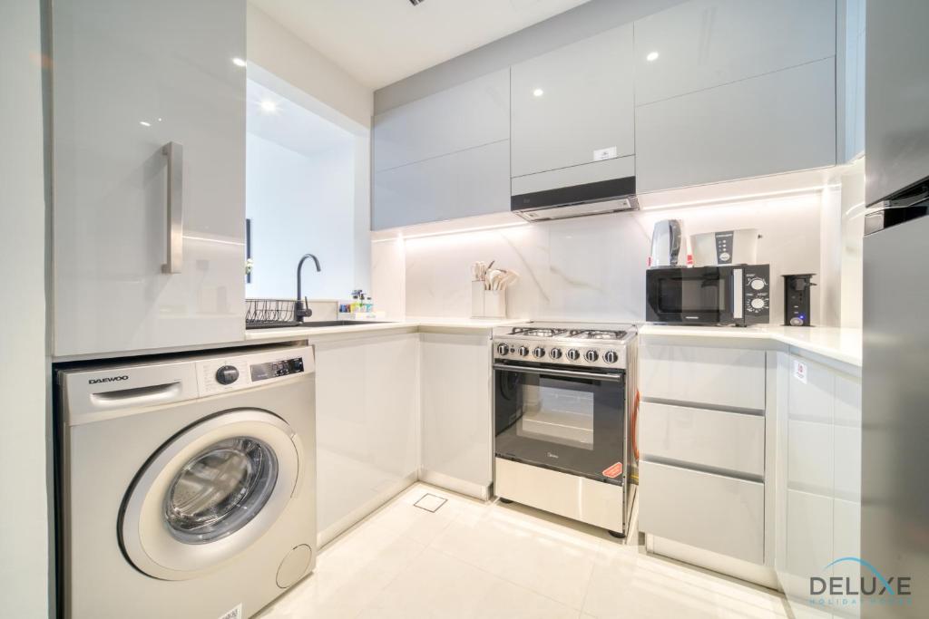 Pristine 1BR at Binghatti Creek Al Jadaf by Deluxe Holiday Homes