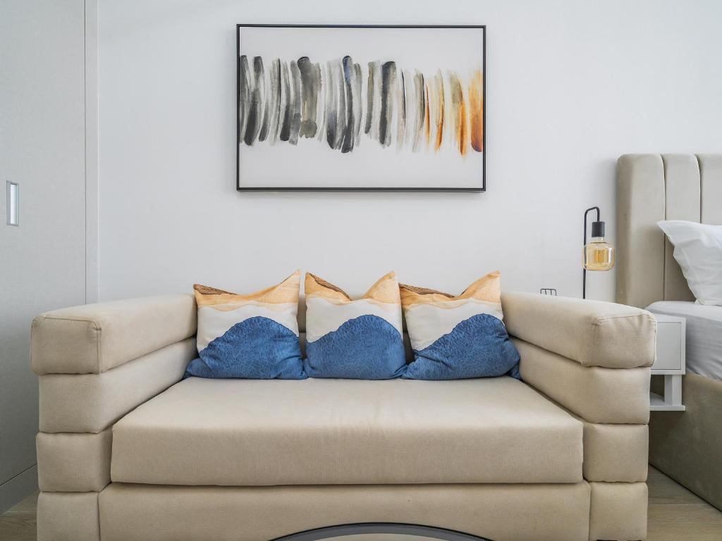Incredible Studio in Bloom Heights - JVC