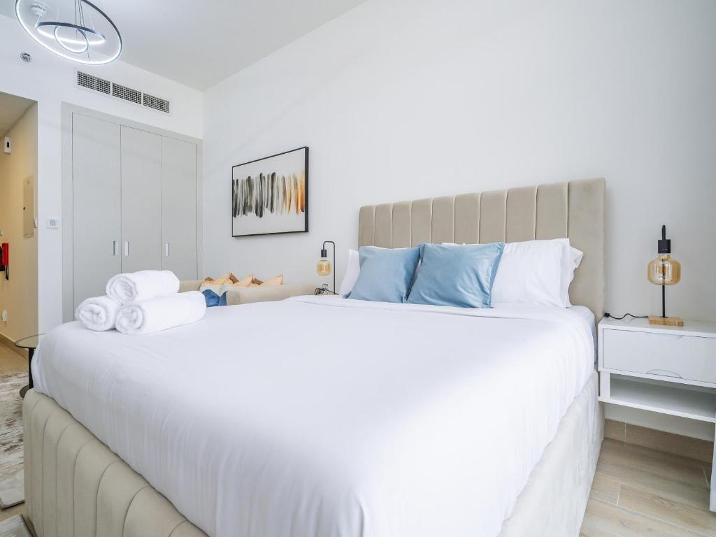 Incredible Studio in Bloom Heights - JVC