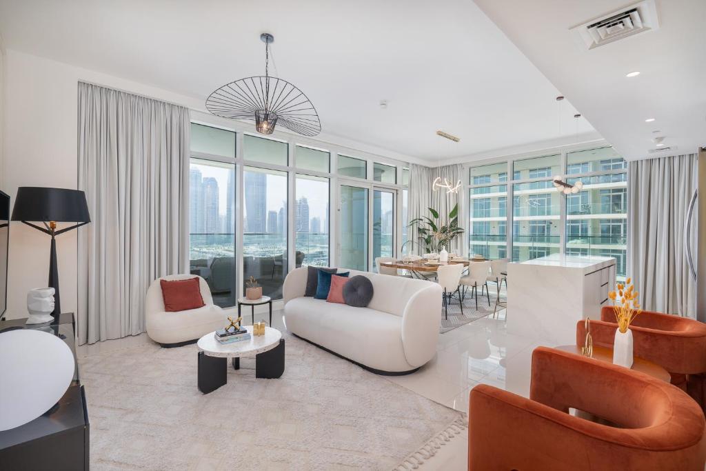 هتل اِلِگَنت ساید لِوینگ 3-بِدروُم ایماار بیچفرانت بای سوئیتبل - Elegant seaside living 3-bedroom Emaar Beachfront by Suiteable