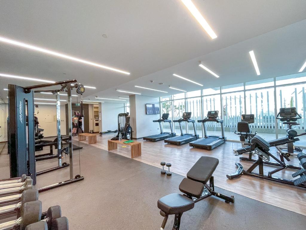 Elegant seaside living 3-bedroom Emaar Beachfront by Suiteable