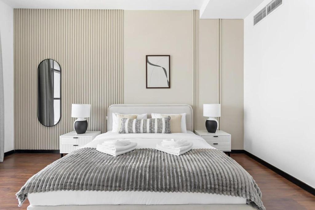 Silkhaus near the metro spacious 1BDR in JLT with gym & pool