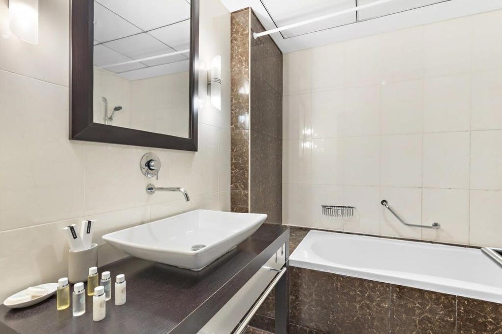 Silkhaus near the metro spacious 1BDR in JLT with gym & pool