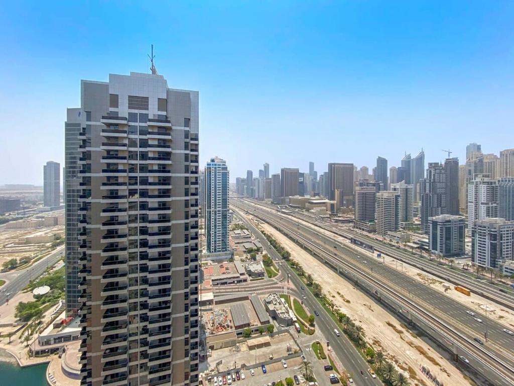 Silkhaus near the metro spacious 1BDR in JLT with gym & pool
