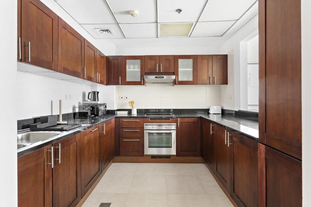Silkhaus near the metro spacious 1BDR in JLT with gym & pool