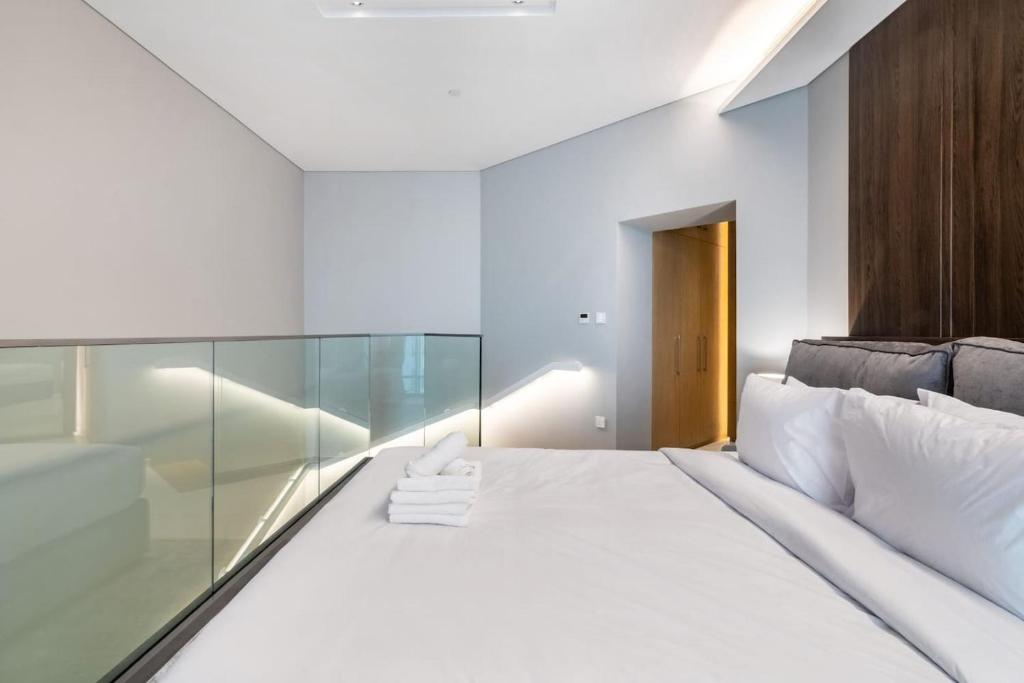 Fully Furnished Luxury Short Stay Apartment in Dubai