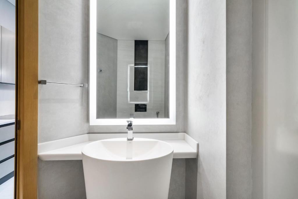 Fully Furnished Luxury Short Stay Apartment in Dubai