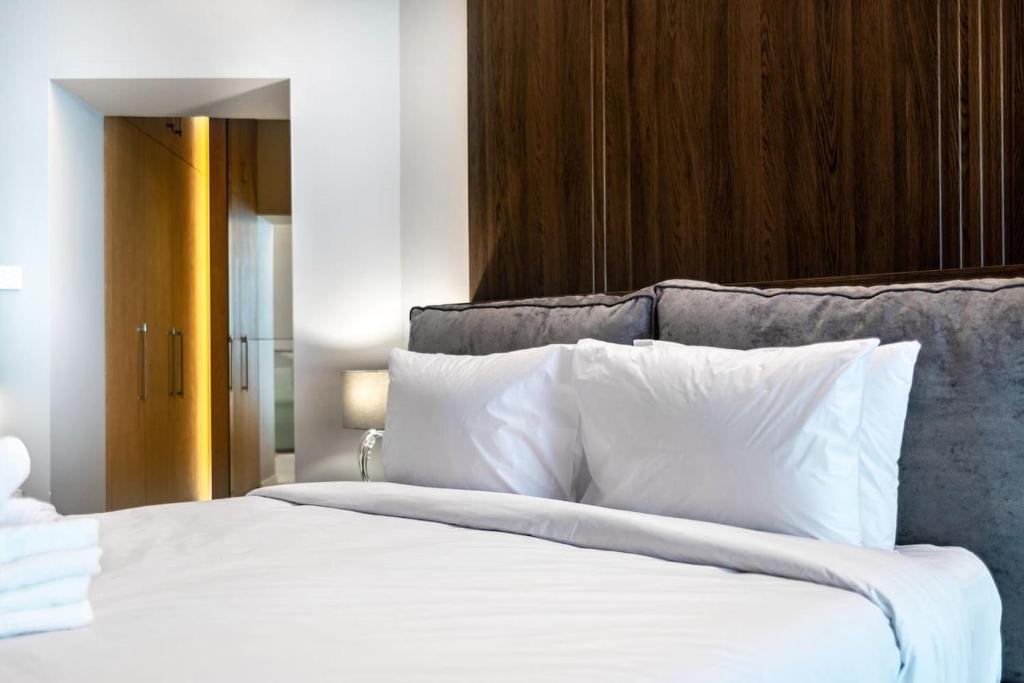 Fully Furnished Luxury Short Stay Apartment in Dubai