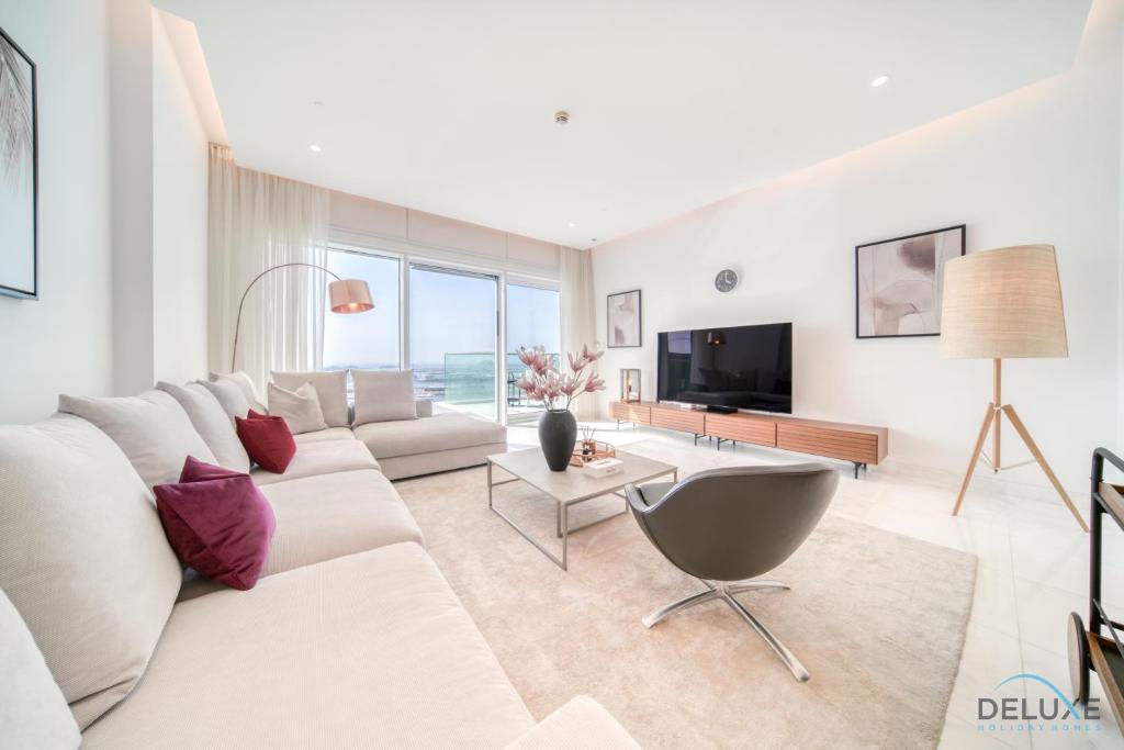 Serene 2BR Sea View Apartment with Assistant Room in One JBR by Deluxe Holiday Homes