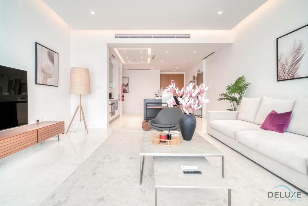 Serene 2BR Sea View Apartment with Assistant Room in One JBR by Deluxe Holiday Homes