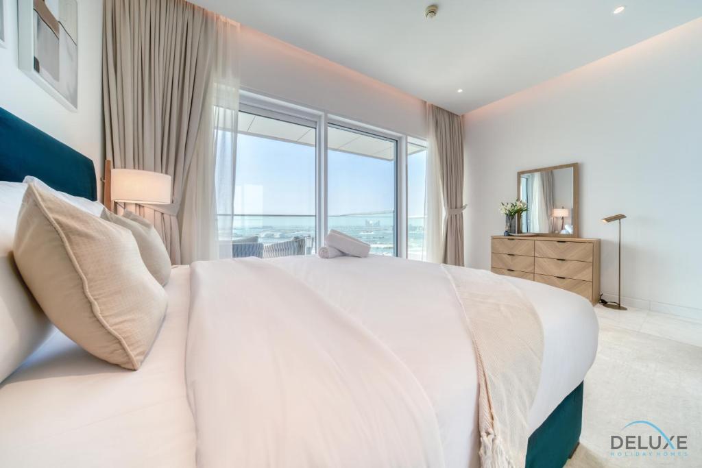 Serene 2BR Sea View Apartment with Assistant Room in One JBR by Deluxe Holiday Homes