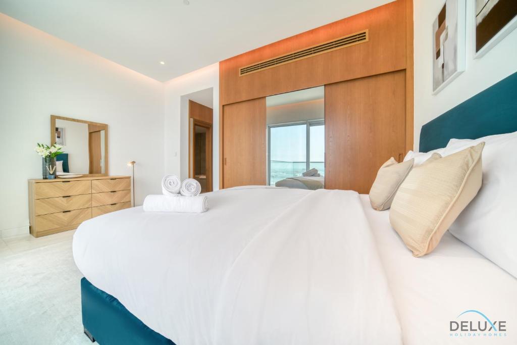 Serene 2BR Sea View Apartment with Assistant Room in One JBR by Deluxe Holiday Homes