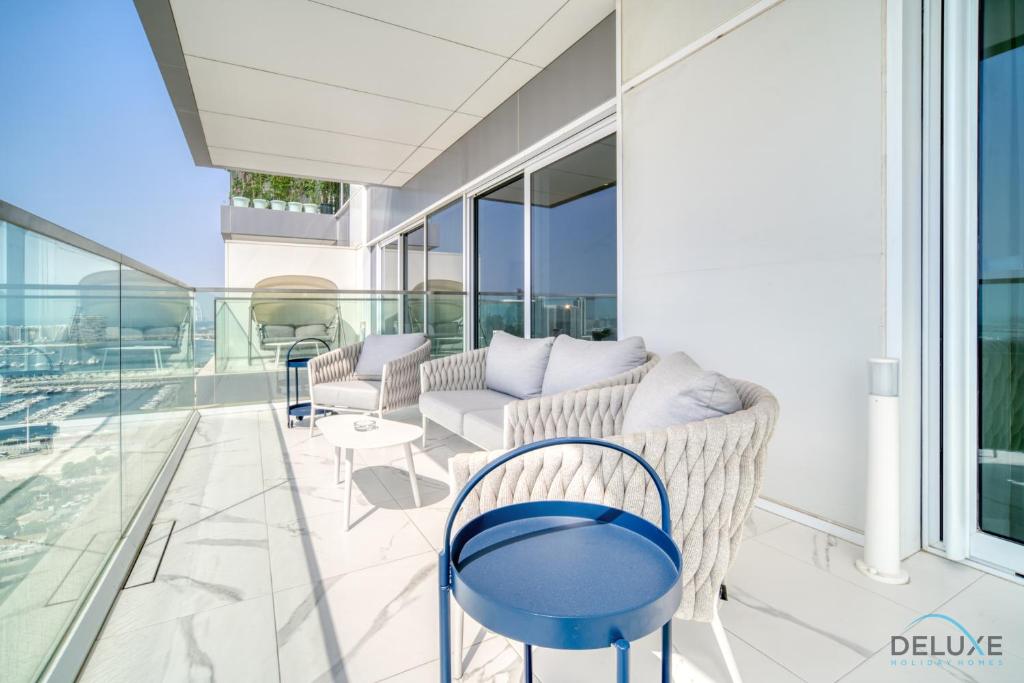 Serene 2BR Sea View Apartment with Assistant Room in One JBR by Deluxe Holiday Homes