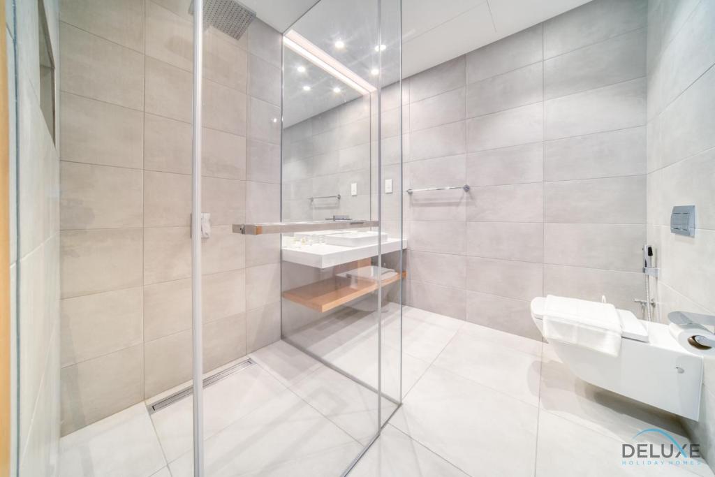 Serene 2BR Sea View Apartment with Assistant Room in One JBR by Deluxe Holiday Homes
