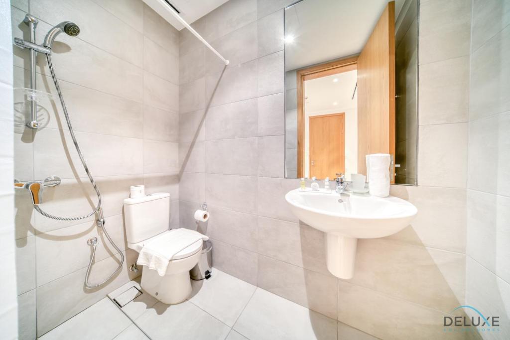 Serene 2BR Sea View Apartment with Assistant Room in One JBR by Deluxe Holiday Homes