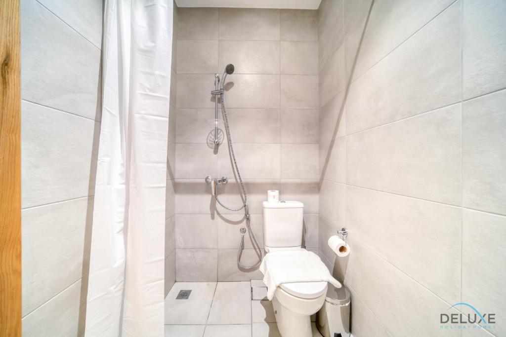 Serene 2BR Sea View Apartment with Assistant Room in One JBR by Deluxe Holiday Homes