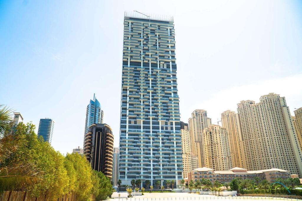 Serene 2BR Sea View Apartment with Assistant Room in One JBR by Deluxe Holiday Homes