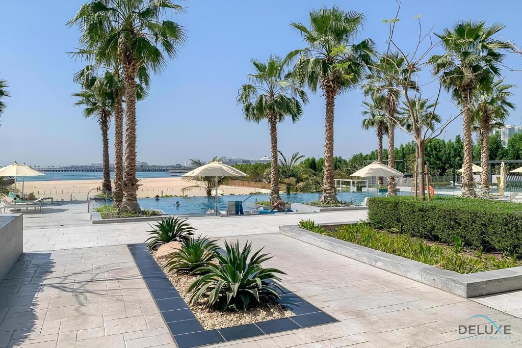 Serene 2BR Sea View Apartment with Assistant Room in One JBR by Deluxe Holiday Homes