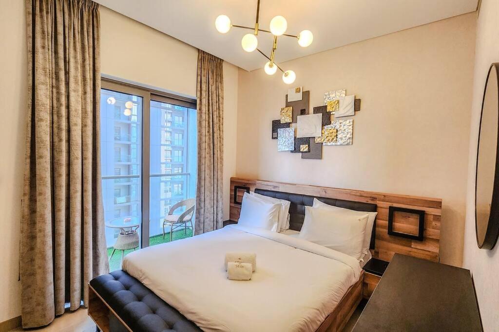 STAY BY LATINEM Luxury 1BR Holiday Home CV B1906 near Burj Khalifa