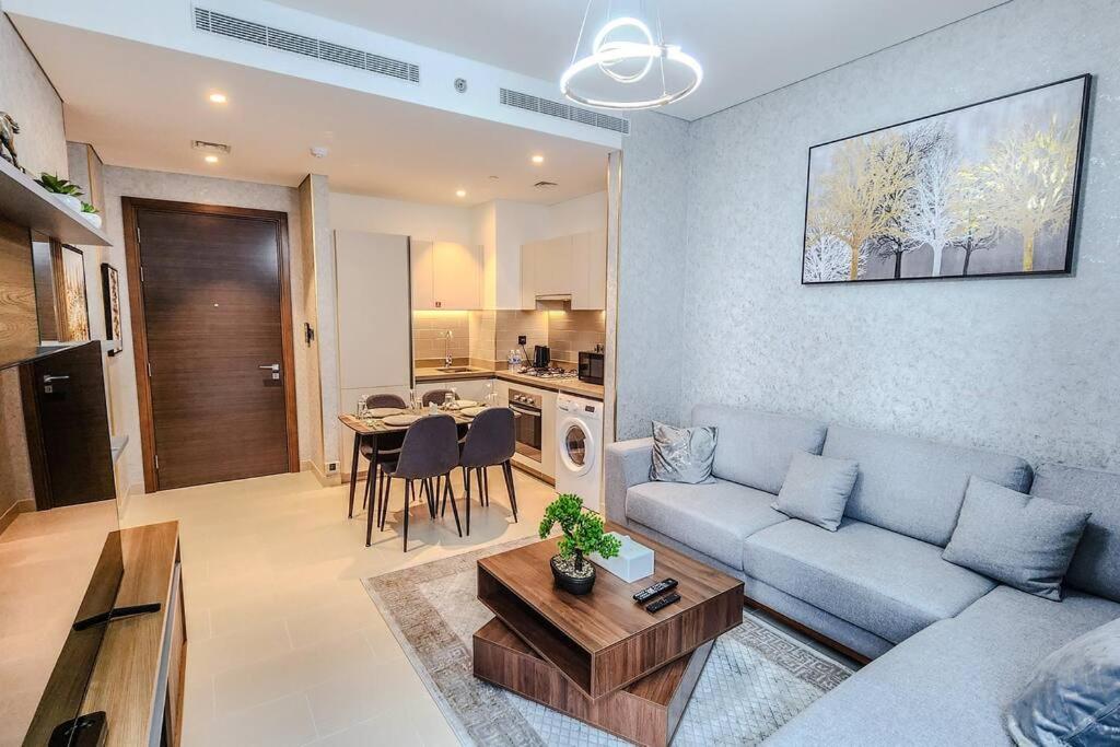 STAY BY LATINEM Luxury 1BR Holiday Home CV B1906 near Burj Khalifa