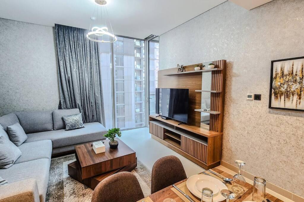 STAY BY LATINEM Luxury 1BR Holiday Home CV B1906 near Burj Khalifa