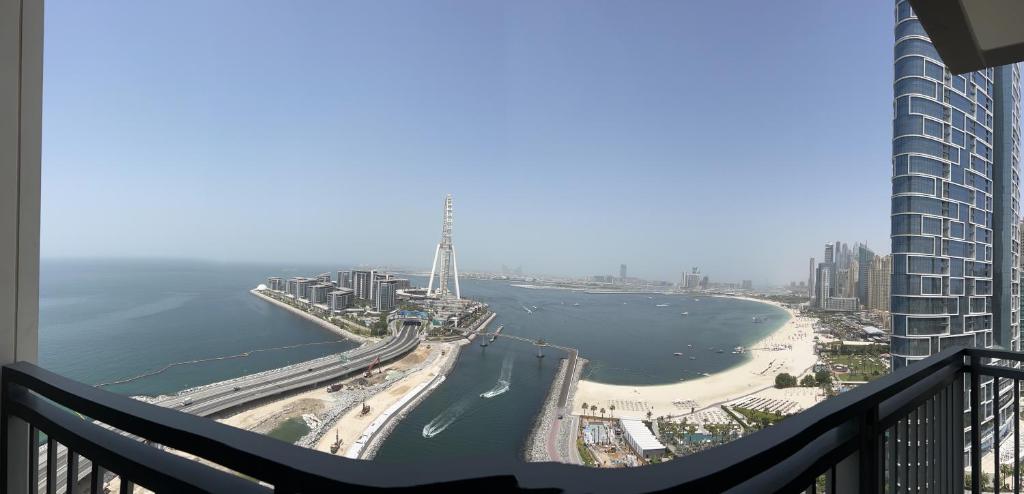 5242 Dubai Marina l Spectacular View of Dubai Eye l Close to Beach and Blue Water island l New Luxury Building With Great Pool