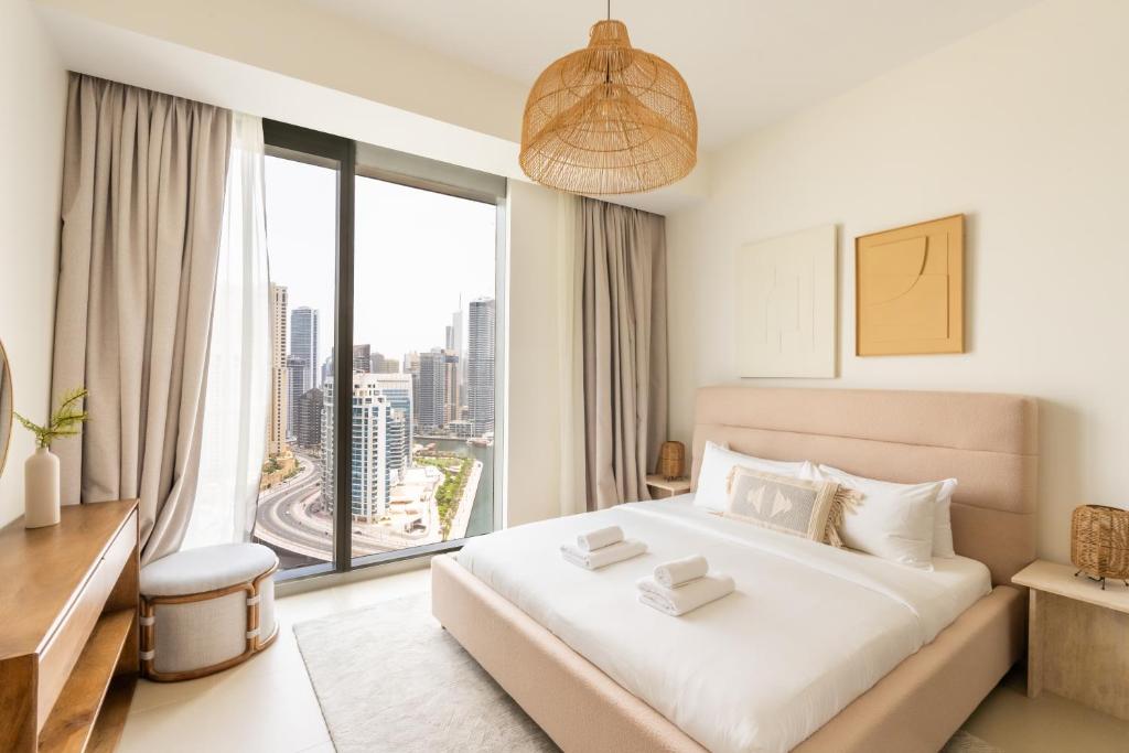 5242 Dubai Marina l Spectacular View of Dubai Eye l Close to Beach and Blue Water island l New Luxury Building With Great Pool