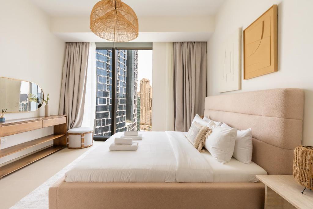 5242 Dubai Marina l Spectacular View of Dubai Eye l Close to Beach and Blue Water island l New Luxury Building With Great Pool