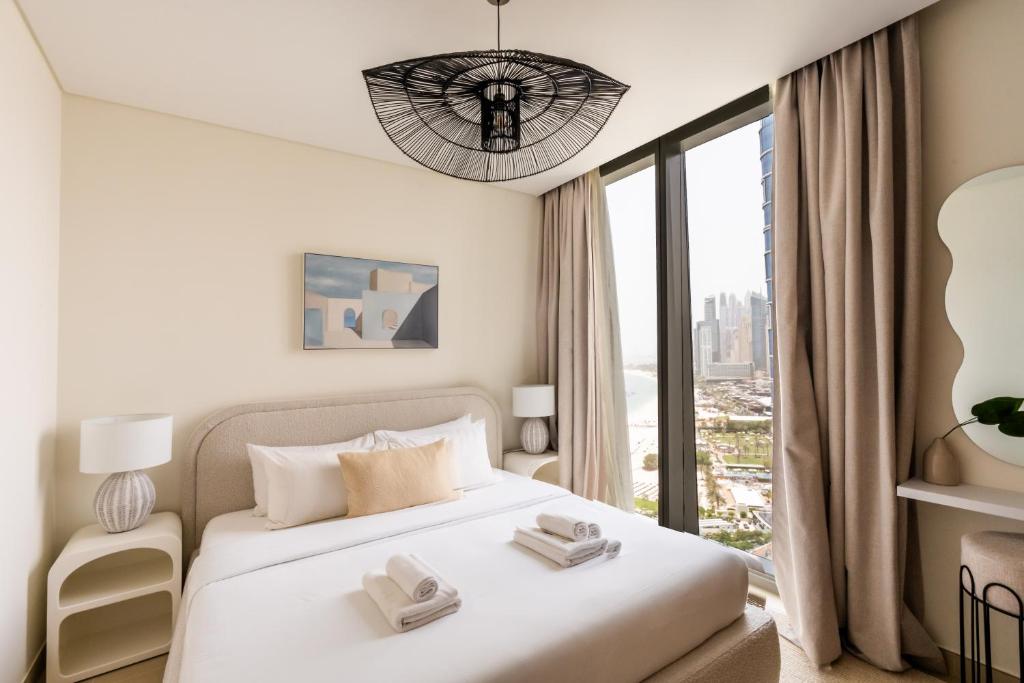 5242 Dubai Marina l Spectacular View of Dubai Eye l Close to Beach and Blue Water island l New Luxury Building With Great Pool