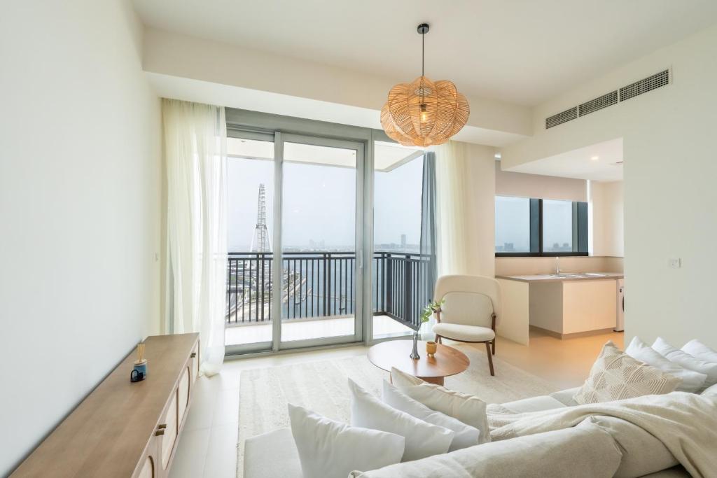 5242 Dubai Marina l Spectacular View of Dubai Eye l Close to Beach and Blue Water island l New Luxury Building With Great Pool