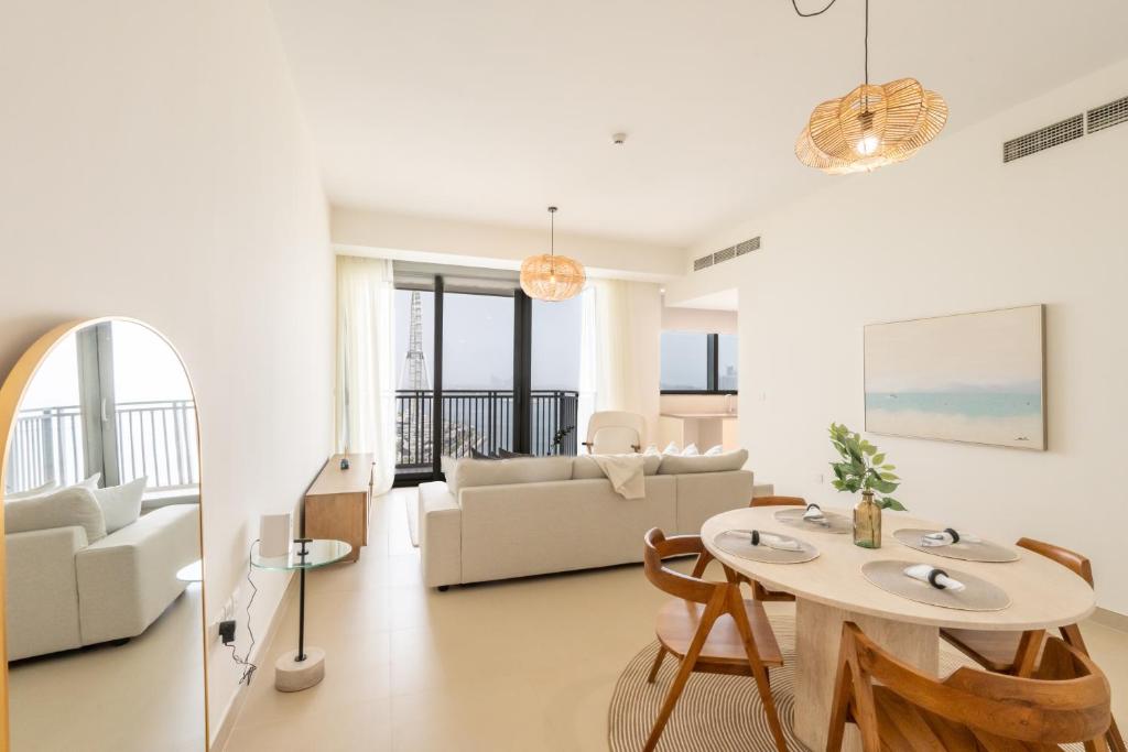 5242 Dubai Marina l Spectacular View of Dubai Eye l Close to Beach and Blue Water island l New Luxury Building With Great Pool