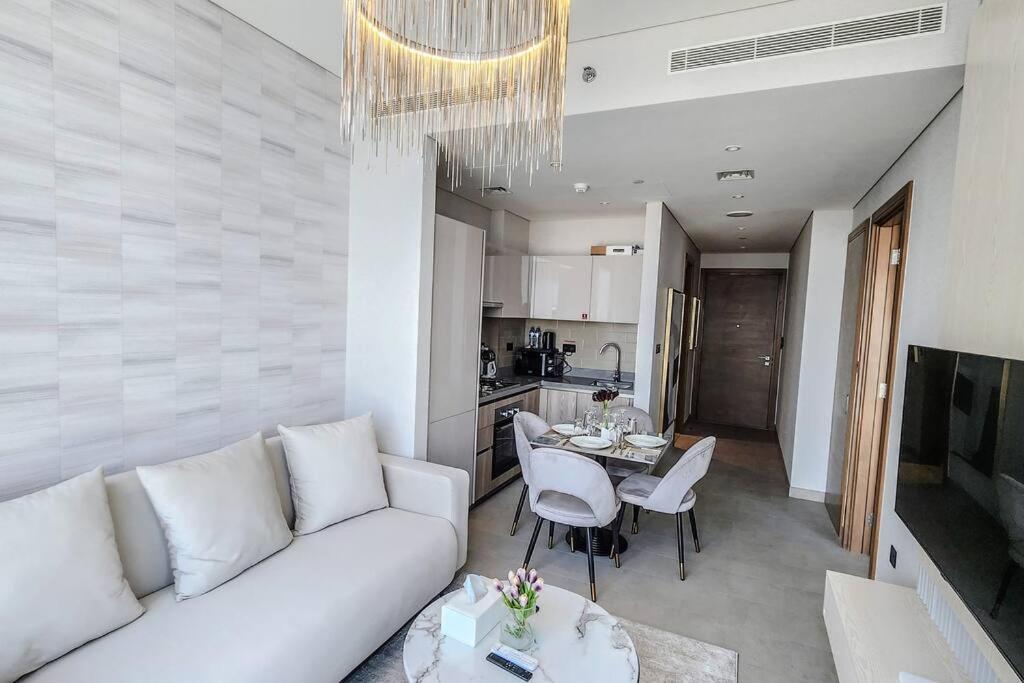 STAY BY LATINEM Luxury 1BR Holiday Home W1208 near Burj Khalifa