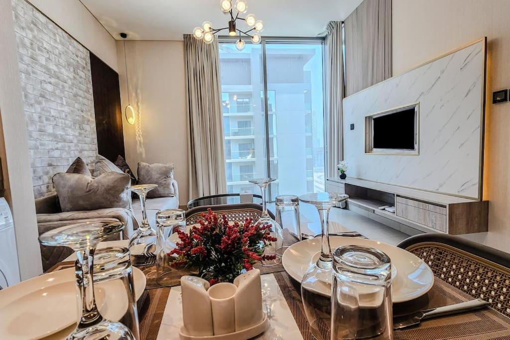 STAY BY Latinem Luxury 1 BR Holiday Home CVR B3103 near Burj Khalifa