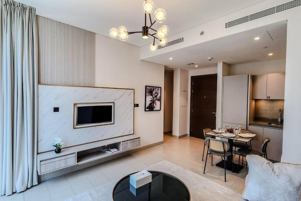 STAY BY Latinem Luxury 1 BR Holiday Home CVR B3103 near Burj Khalifa