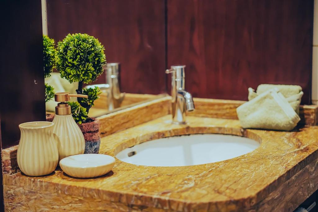 Shukran Homes Luxury 1BR with Canal & Old Town View