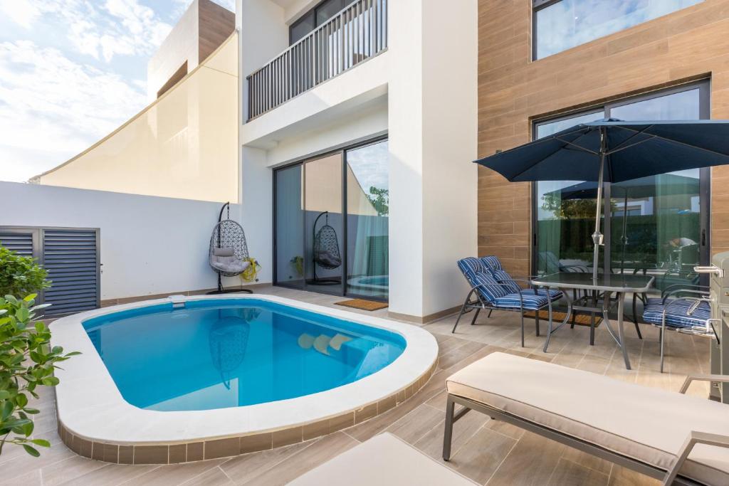 هتل نسمه لاکژری استییز - لاکژری سی‌ساید ویلا ویت پرایوت پول بای ذی سی Nasma Luxury Stays - Luxury Seaside Villa with Private Pool By The Sea