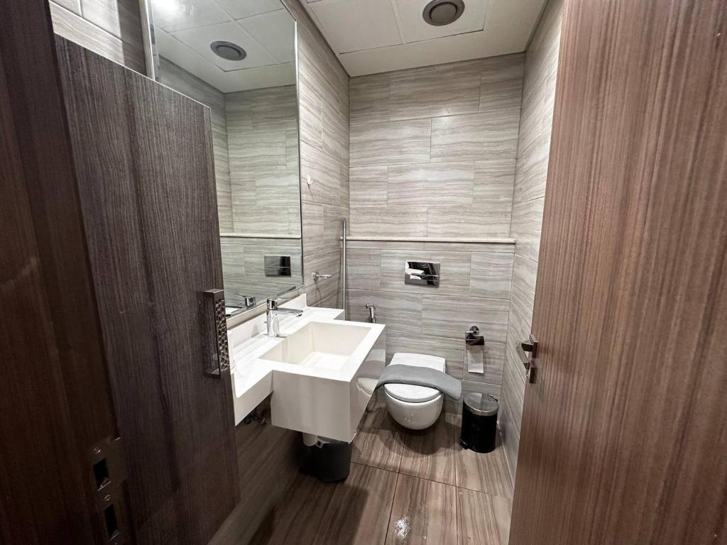 Brand New 1 Bedroom in Luxury MBL Residence in JLT