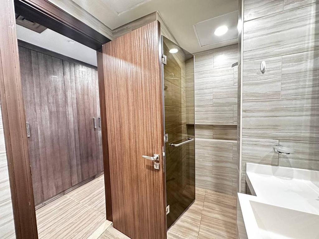 Brand New 1 Bedroom in Luxury MBL Residence in JLT