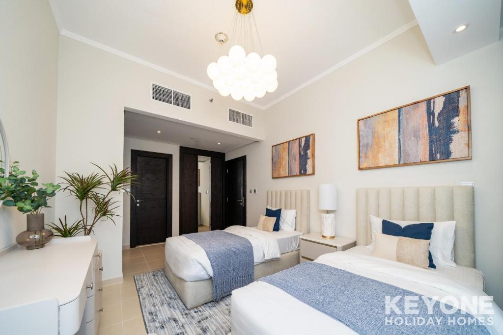 Vibrant Two Bedroom with Full Marina View
