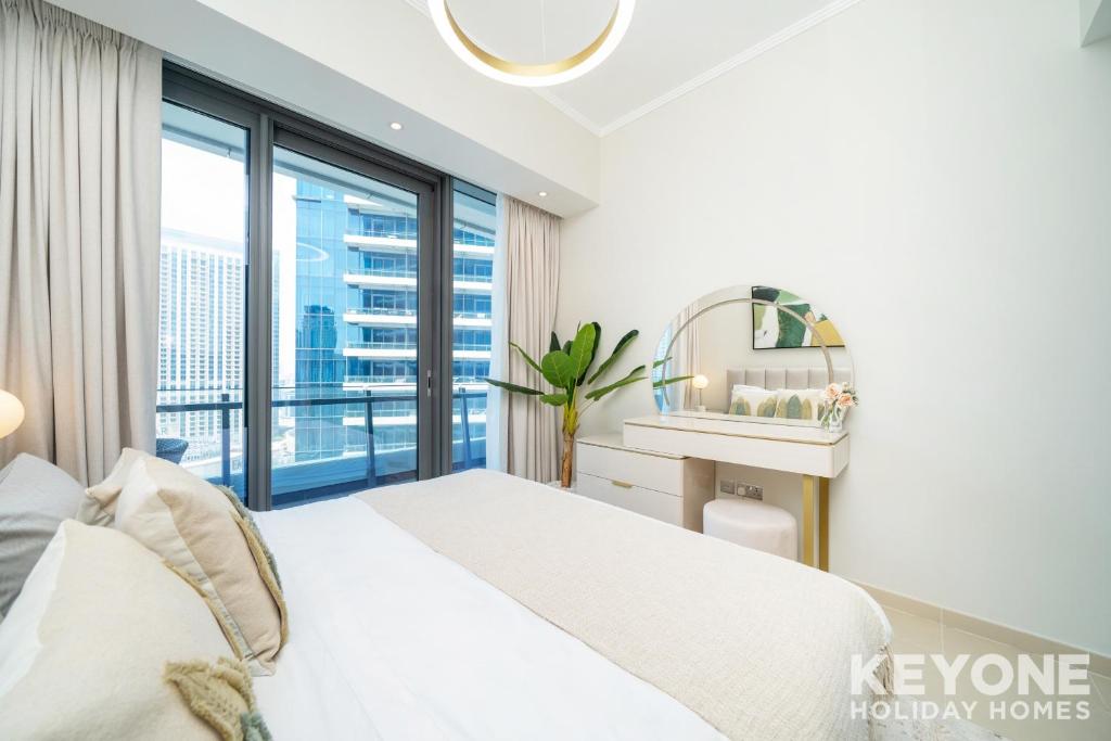 Vibrant Two Bedroom with Full Marina View