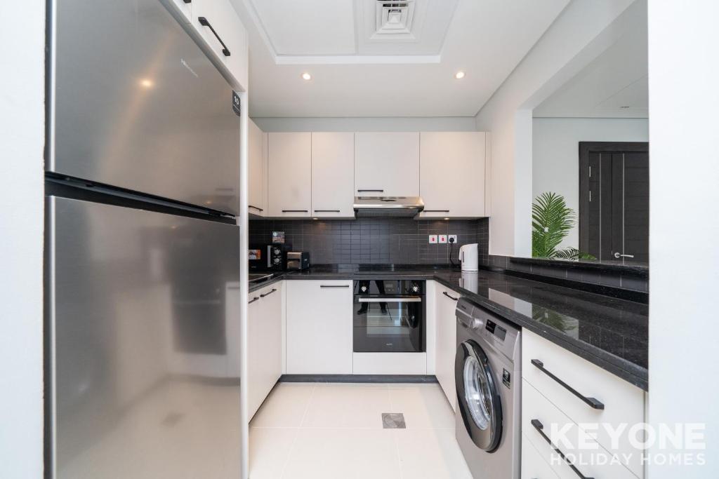 Vibrant Two Bedroom with Full Marina View