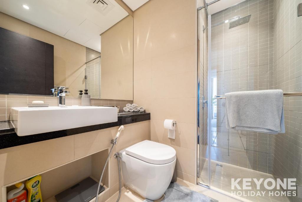 Vibrant Two Bedroom with Full Marina View