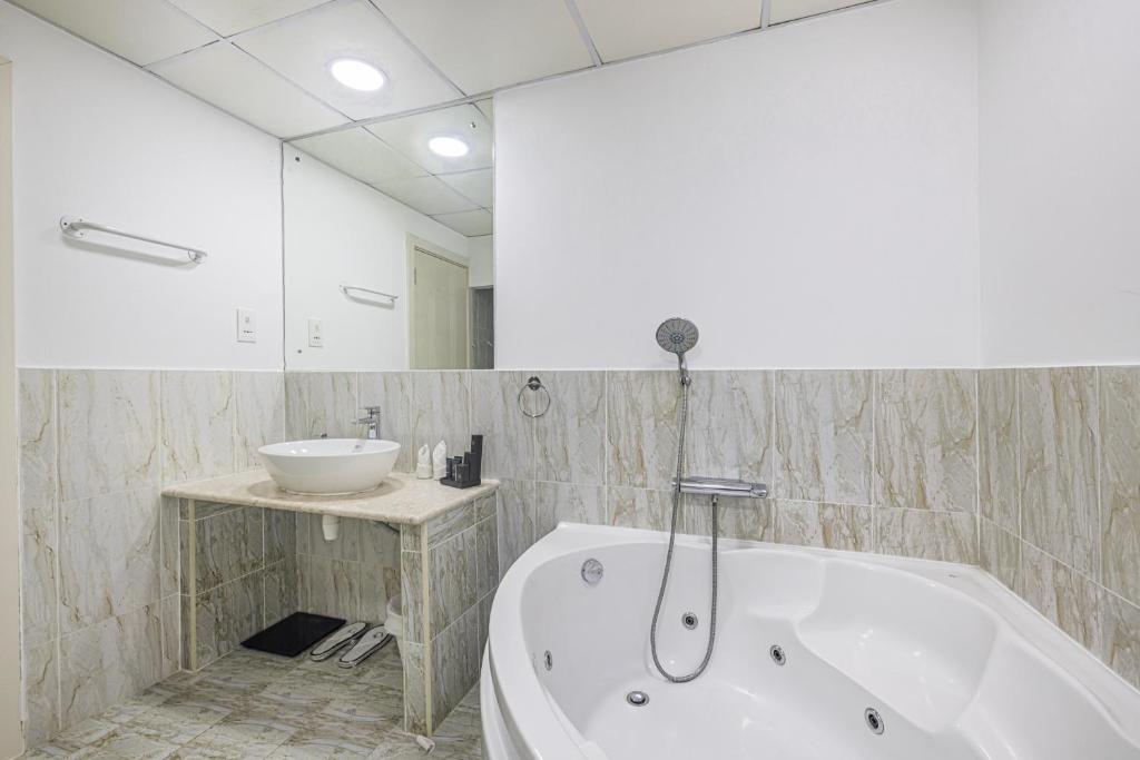 Daniels Sea View 2 BR in Murjan Dubai Marina