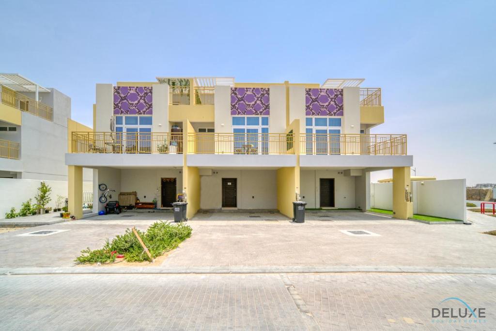 هتل مگنیفیسنت 3 بی آر تاون هاوس اَت داماک هیلز 2، دبی لند بای دِلکس هالی دی هومز - Magnificent 3BR Townhouse at DAMAC Hills 2, Dubailand by Deluxe Holiday Homes