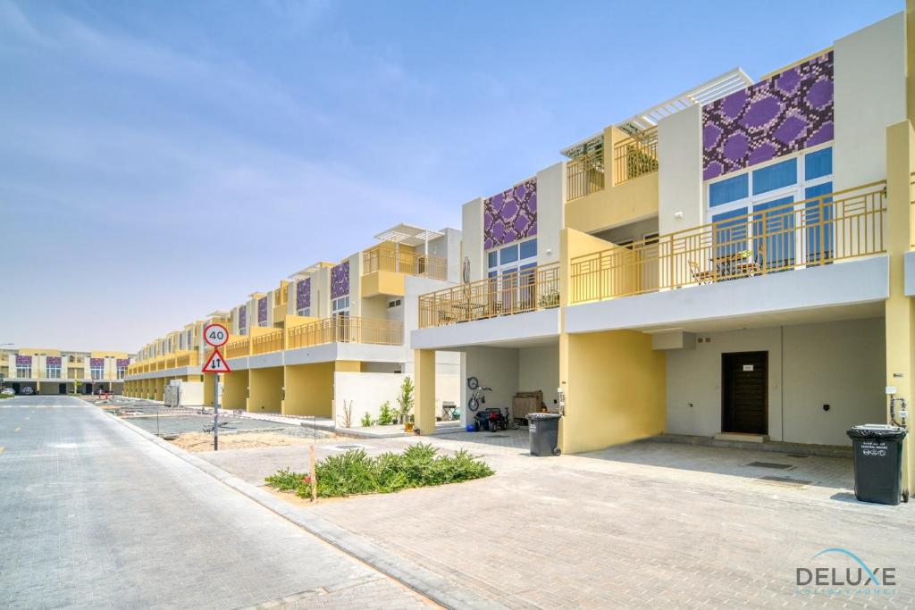 Magnificent 3BR Townhouse at DAMAC Hills 2, Dubailand by Deluxe Holiday Homes