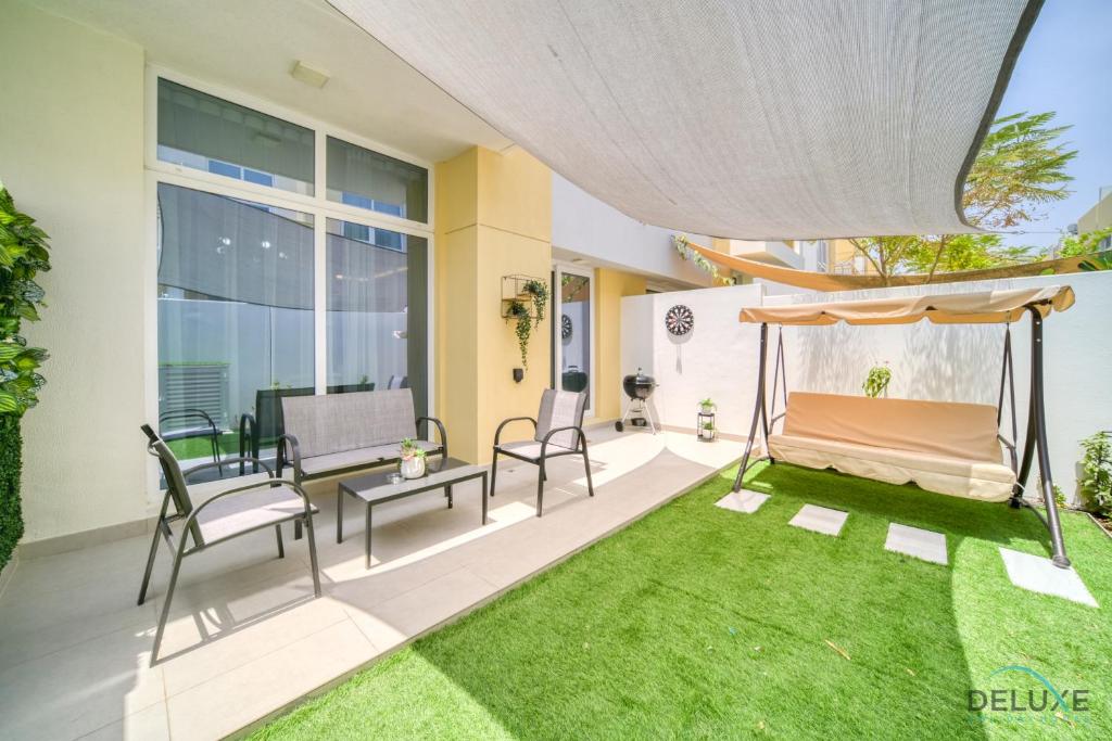 Magnificent 3BR Townhouse at DAMAC Hills 2, Dubailand by Deluxe Holiday Homes