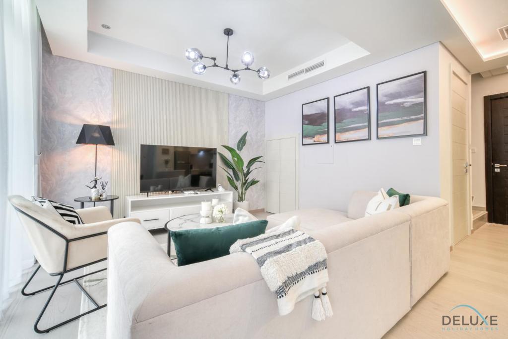 Magnificent 3BR Townhouse at DAMAC Hills 2, Dubailand by Deluxe Holiday Homes