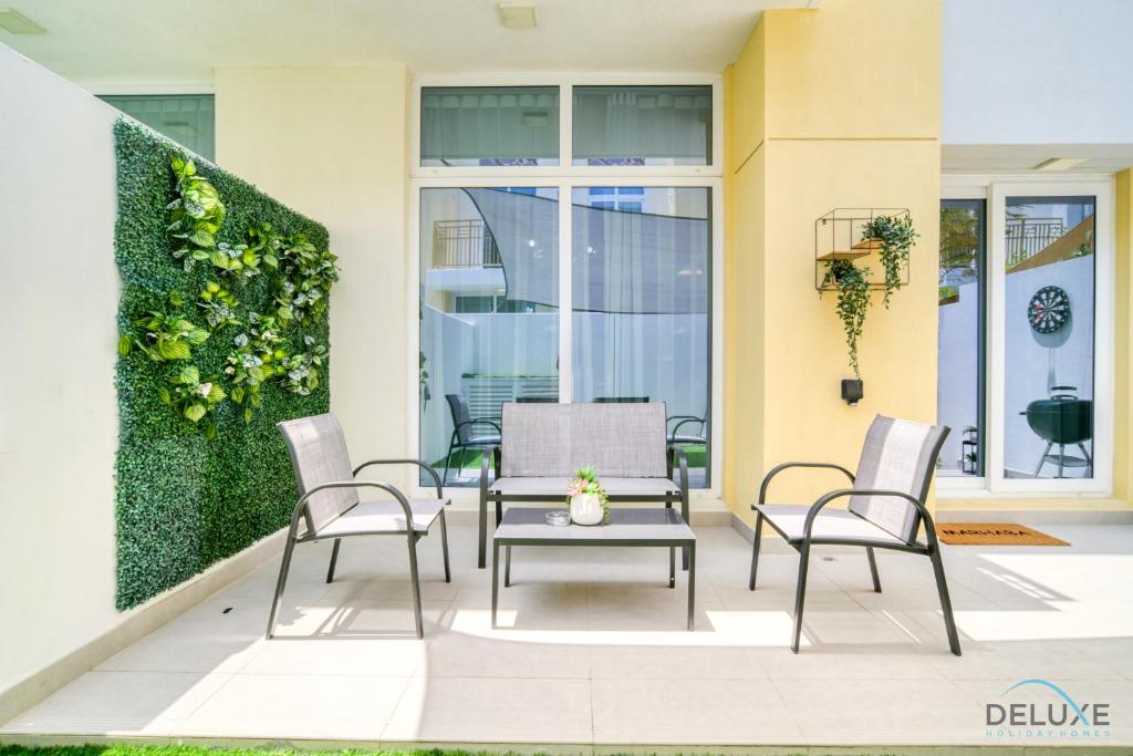 Magnificent 3BR Townhouse at DAMAC Hills 2, Dubailand by Deluxe Holiday Homes