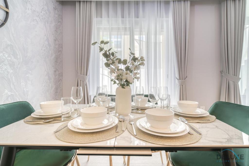 Magnificent 3BR Townhouse at DAMAC Hills 2, Dubailand by Deluxe Holiday Homes